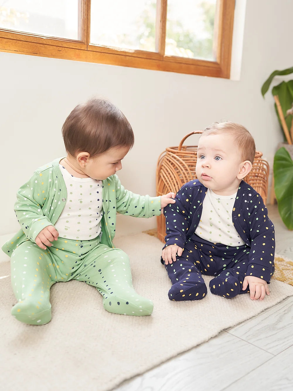 Set Blue Dots